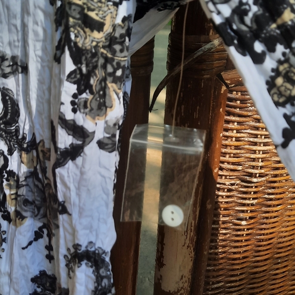 🍀3/15 🆕️ White Stag Floral Blouse - Picture 4 of 7